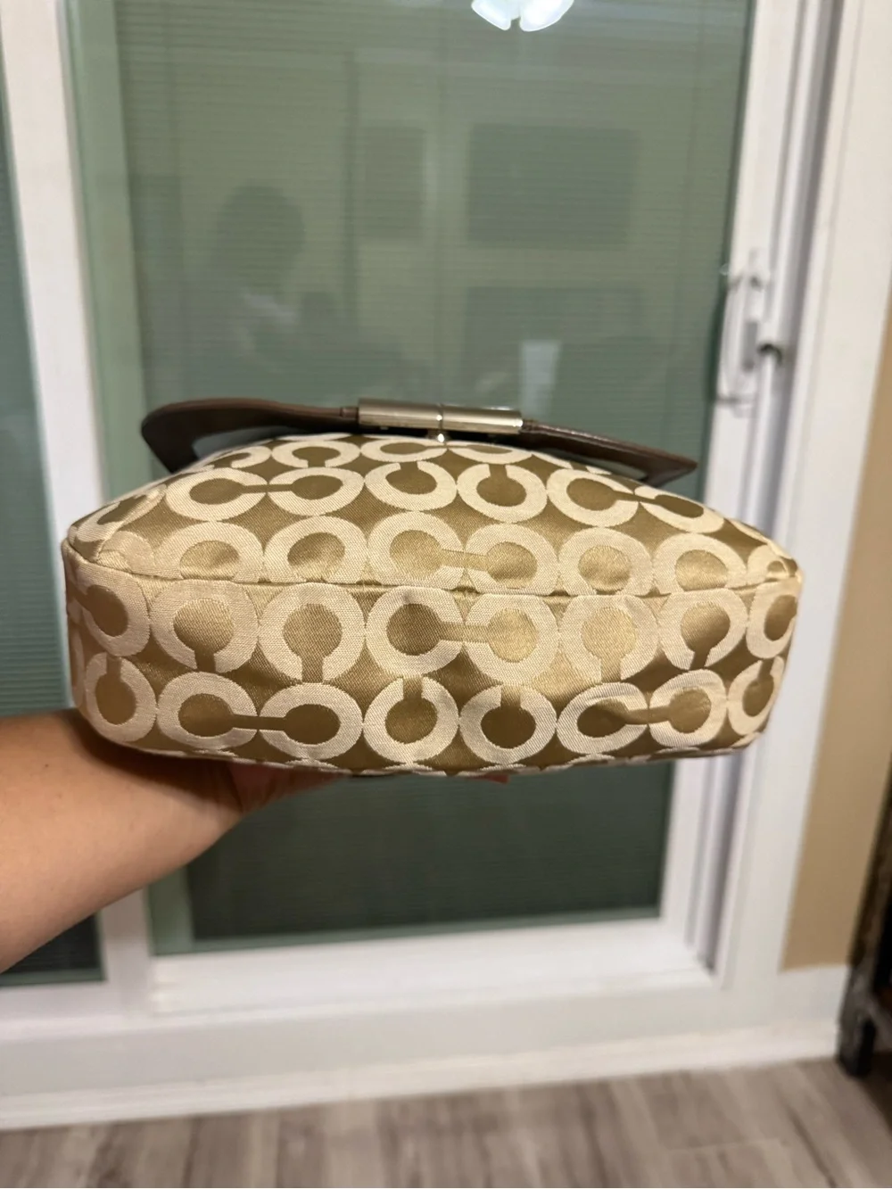 Coach elegant beige